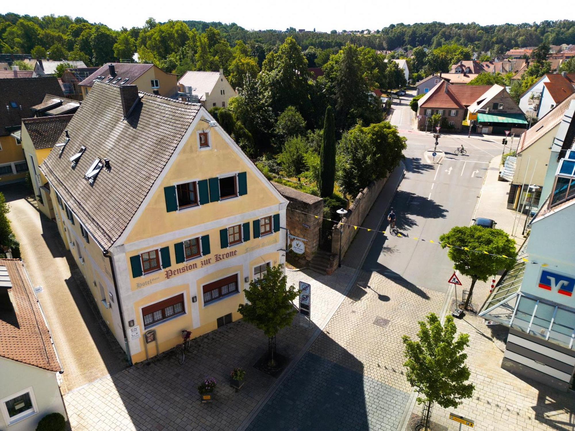 Hotel Garni Und Apartments Zur Krone Hilpoltstein Exterior foto