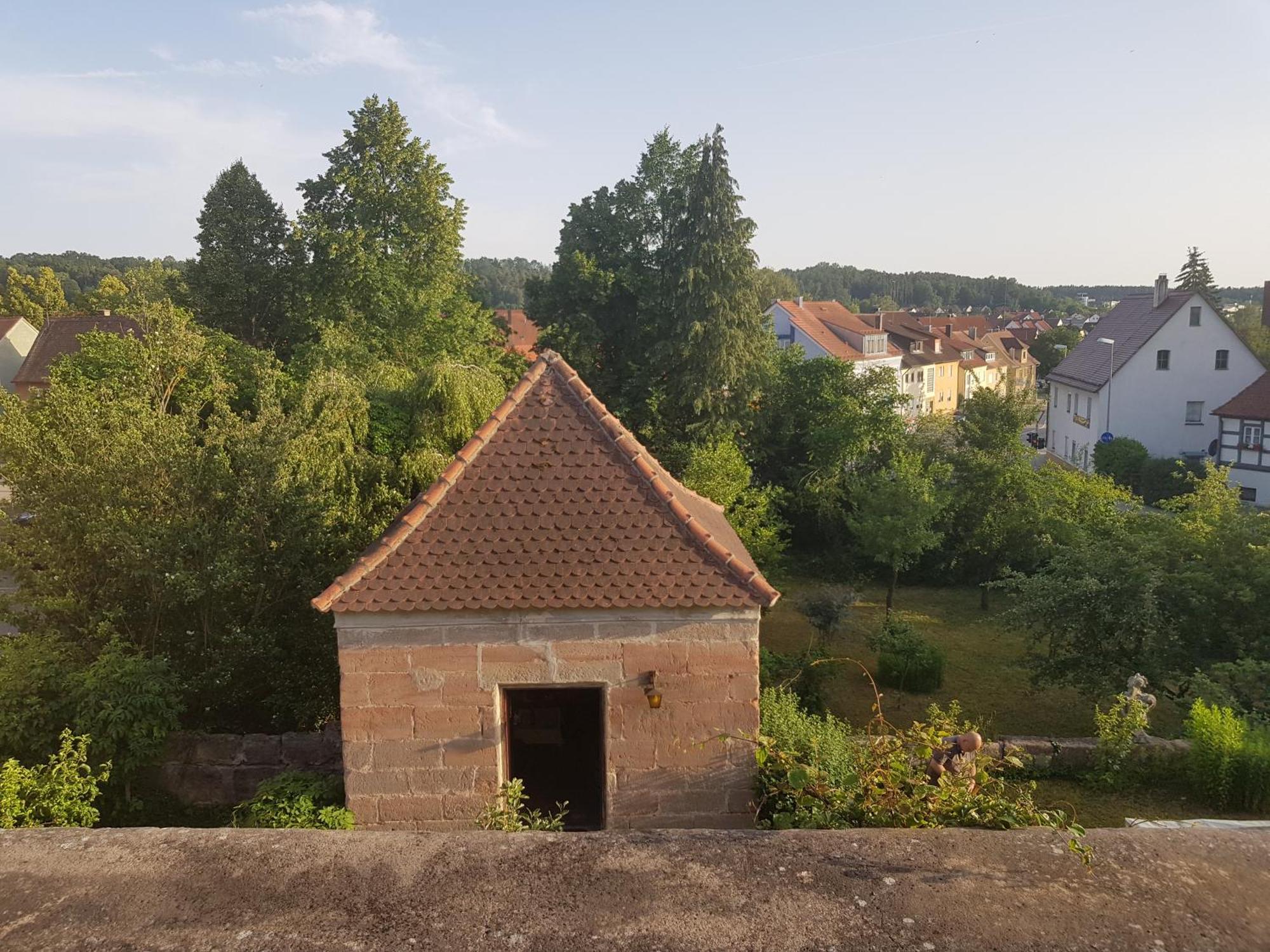 Hotel Garni Und Apartments Zur Krone Hilpoltstein Exterior foto